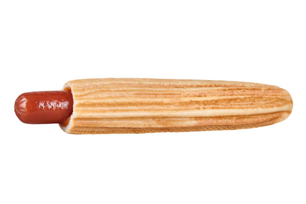 hot-dog francês no bolo grelhado - sausage grilled isolated single object - fotografias e filmes do acervo