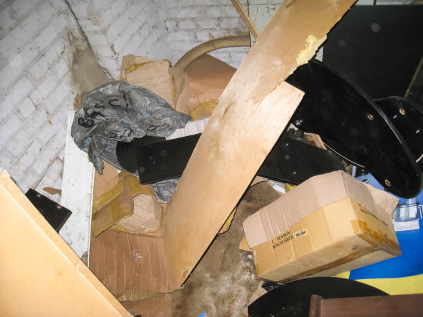 istock Garbage and old furniture in abandoned building. 1135114434