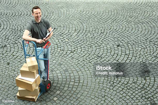 Delivery Boy Stockfoto und mehr Bilder von Arbeiter - Arbeiter, Behälter, Berufliche Beschäftigung