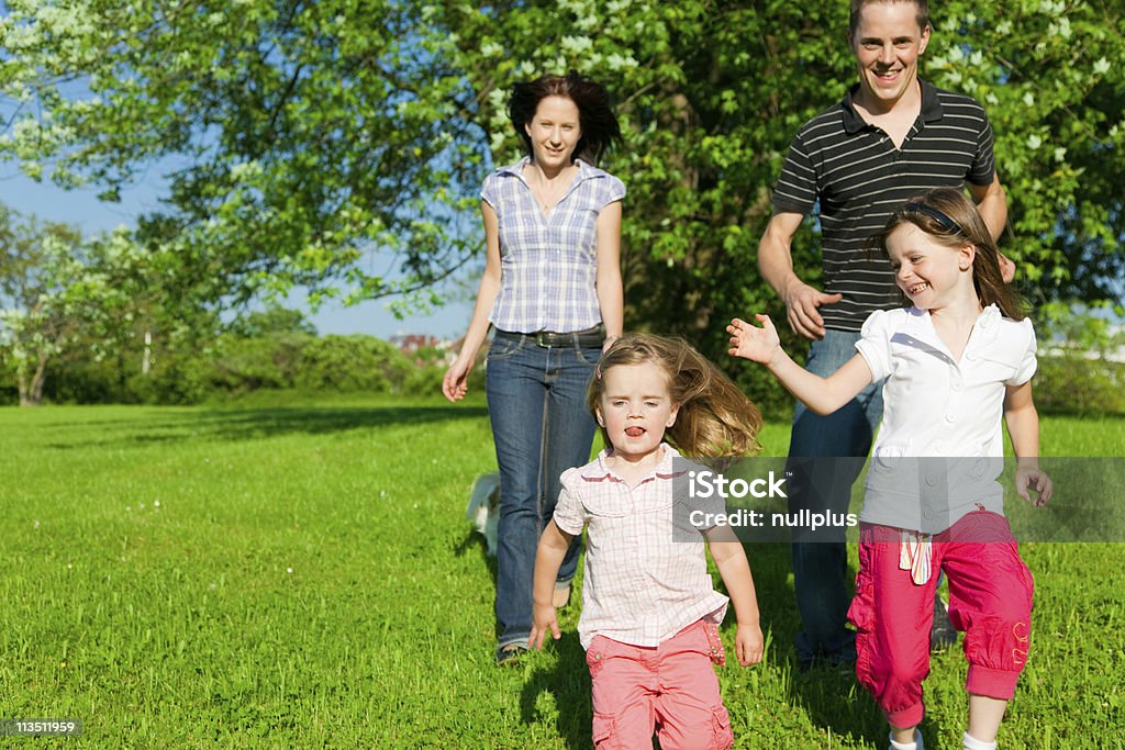 Familie im park - Lizenzfrei Beide Elternteile Stock-Foto