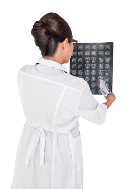 kobieta lekarz kontroli x-ray film głowy izolowane. powrót stanowią - people letter x isolated holding zdjęcia i obrazy z banku zdjęć