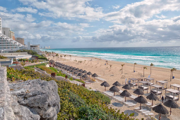 istock Hotel zone at the beach in Cancun, Mexico 1135138333