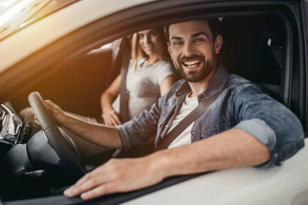 istock Couple at car dealership 1135142215