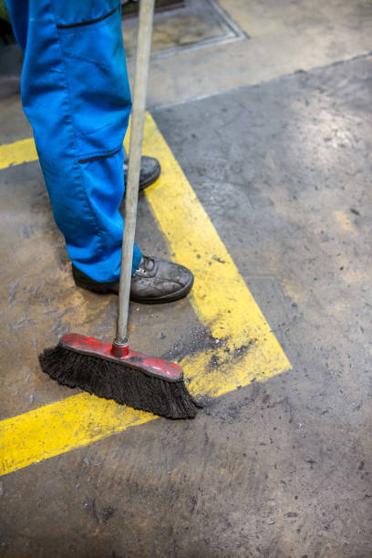 Men Cleaning Warehause - fotografia de stock