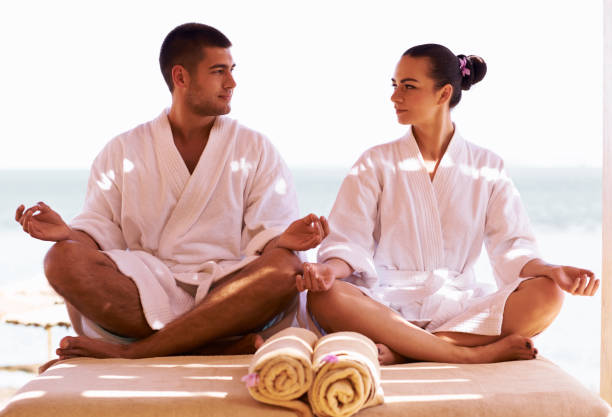 istock Couple sitting zen-line over sea background 1135156577