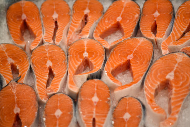 fish fresh salmon, sliced in ice - alaskan salmon imagens e fotografias de stock