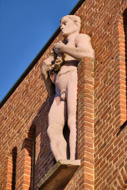 Sculptures on the Joensuu town hall, Completed 1914