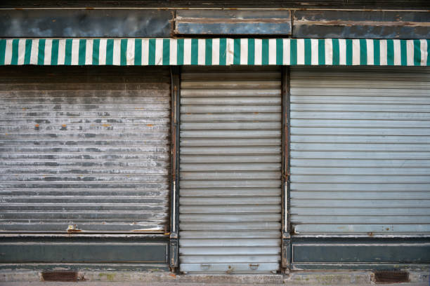 vieux magasin. - building exterior store closed photography photos et images de collection