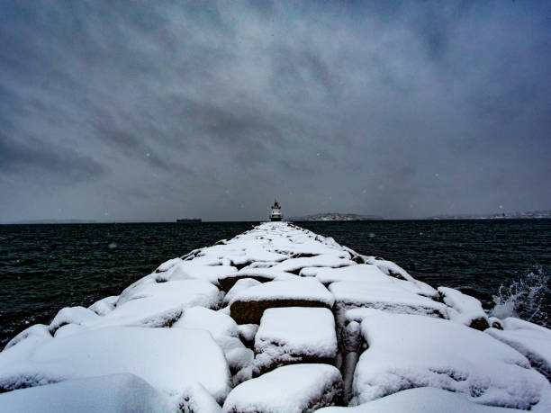 istock Portland light house w/ rockwall 1135193977