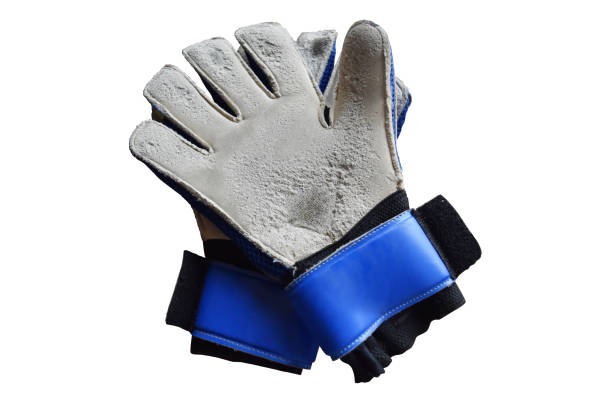 상단 보기 오래 된 골키퍼 장갑과 dilapidated, 클리핑 경로와 흰색 배경에 고립. - soccer glove 뉴스 사진 이미지