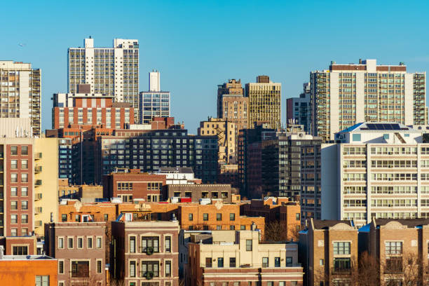 Chicago Skyline Scene in the Old Town and Gold Coast Neighborhoods A Chicago skyline scene with residential buildings in the Old Town and Gold Coast neighborhoods historic district stock pictures, royalty-free photos & images