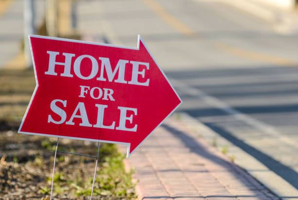 Home for Sale Real Estate Sign A home for sale sign pointing directing people to a house for sale for sale sign photos stock pictures, royalty-free photos & images