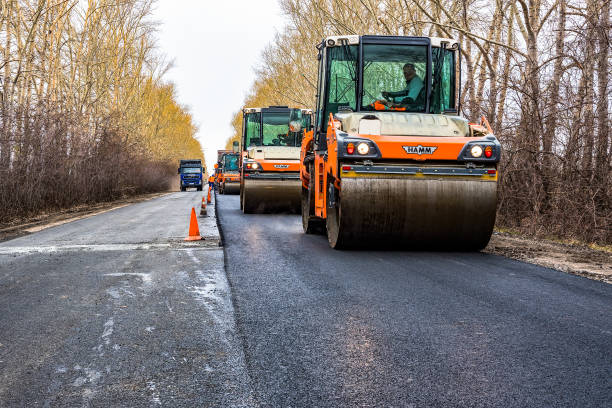 Tyumen, Russia - May 15, 2018. Reconstruction of the highway. Roller compacts asphalt on road during the construction of the road. Reconstruction of the highway, Tyumen, Russia: May 15, 2018. Roller compacts asphalt on road during the construction of the road. Compaction of the pavement in road repairs hard bituminous coal stock pictures, royalty-free photos & images