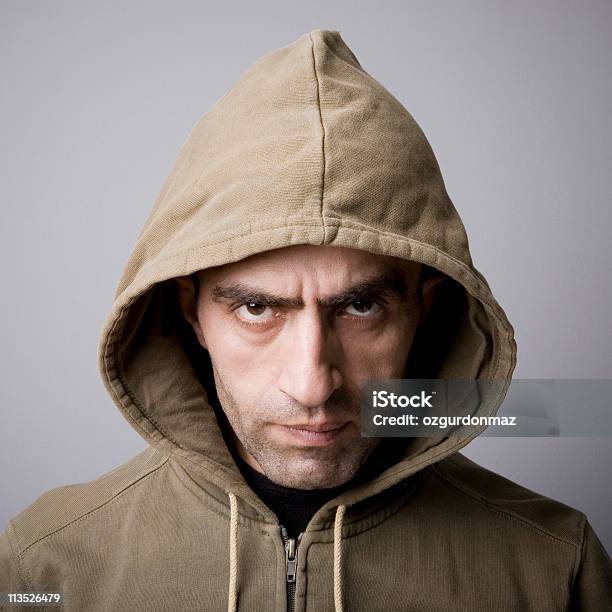 Mann In Jacke Mit Hoodie Stockfoto und mehr Bilder von Bizarr - Bizarr, Blick in die Kamera, Ein Mann allein