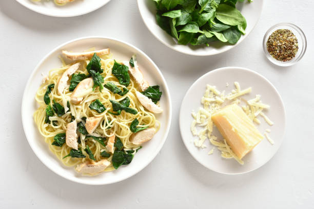 istock Spaghetti with spinach leaves, slices grilled chicken breast and grated cheese 1135279490