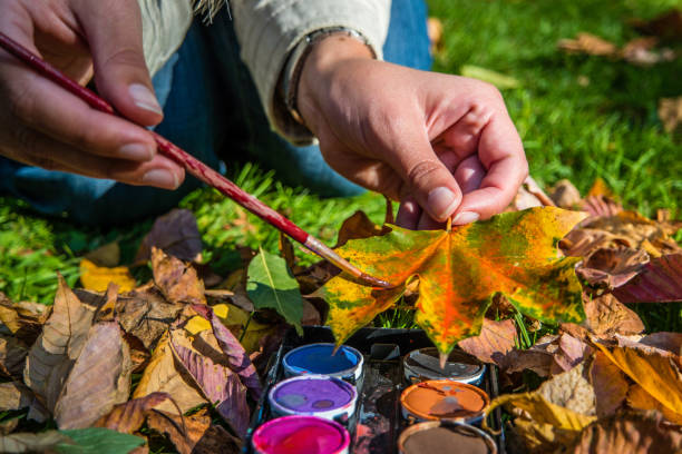 istock Maple leaf painting handicrafts kindergarten 1135293055
