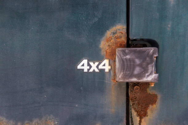 istock SUV sign on dirty car door 1135301653