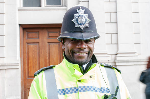 police officer of the metropolitan police service portrait - british culture elegance london england english culture imagens e fotografias de stock