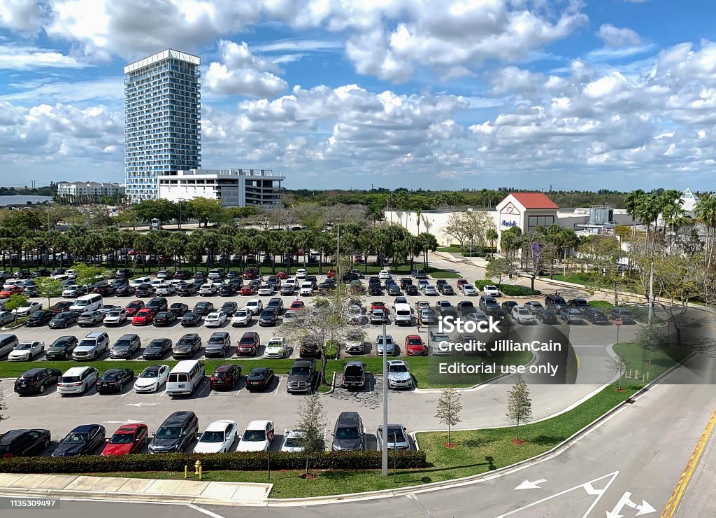 Sawgrass Mills Mall Stock Photo - Download Image Now - Shopping Mall,  Florida - US State, Development - iStock