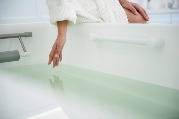 close up lady touch water in bath tub - water human hand people women imagens e fotografias de stock