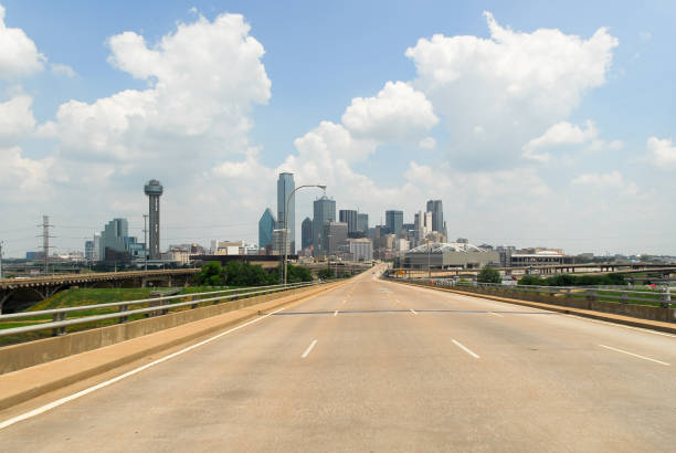 istock Dallas City Highway 1135318376