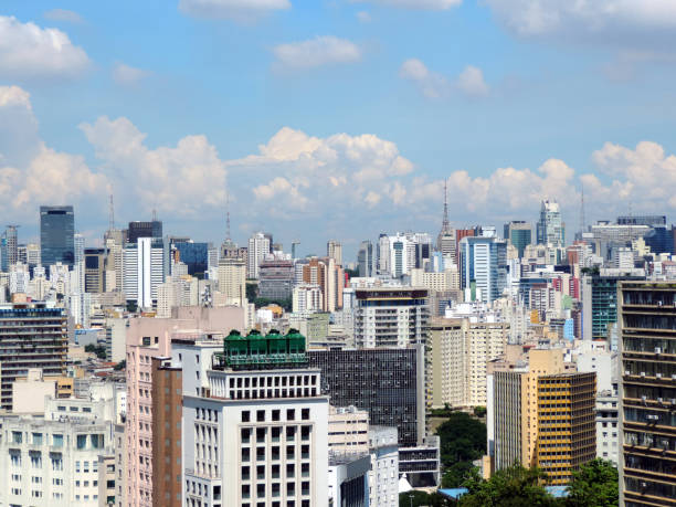 blick auf die innenstadt von sao paulo - southeastern region sao paulo state sao paulo brazil stock-fotos und bilder