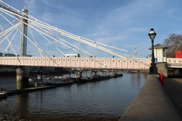 istock Chelsea Embankment London 1135327964