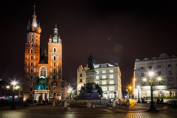 istock St. Mary's Basilica (Church of Our Lady Assumed into Heaven) in Krakow, Poland at night 1135334137