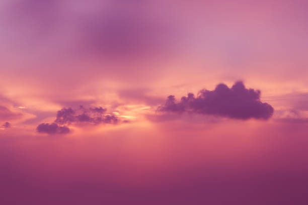 nuages colorés - orange purple beauty in nature beautiful photos et images de collection
