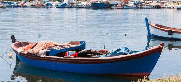 barcos pesqueros en puerto - turkish culture turkey fishing boat fishing fotografías e imágenes de stock