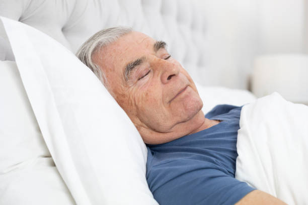 sleeping senior man - quilt 60s 70s activity imagens e fotografias de stock