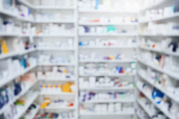 vous le trouverez dans notre pharmacie! - pill medicine laboratory narcotic photos et images de collection