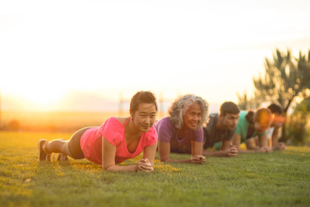 istock Coed morning fitness class outside 1135385087
