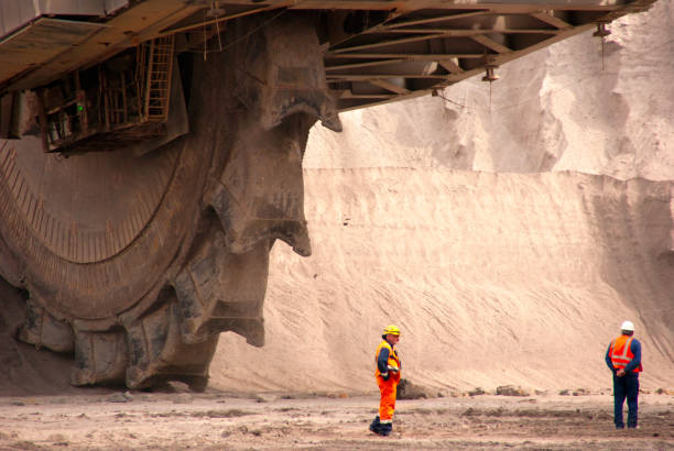 Bucket wheel excavator at work in a quarry One of the world's largest bucket-wheel excavators digging lignite (brown-coal) in of the world's deepest open-pit mines in Hambach on September 1, 2010. The bucket-wheels are capable of moving up to 240,000 cubic meters (8.510 million cubic feet) of earth per day. bagger stock pictures, royalty-free photos & images