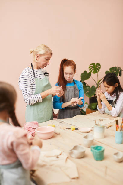 istock Group of Children in Pottery Class 1135415916