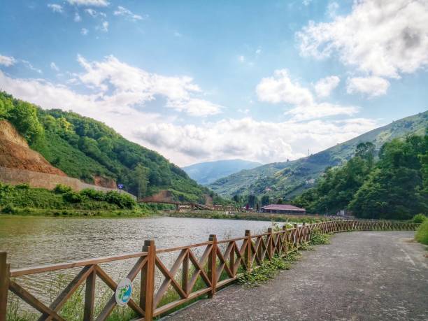 turkey seragöl trabzon - long imagens e fotografias de stock