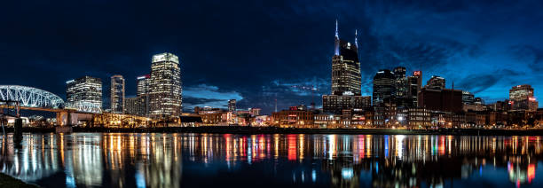 夜のナッシュビルのダウンタウン。 - nashville skyline tennessee night ストックフォトと画像