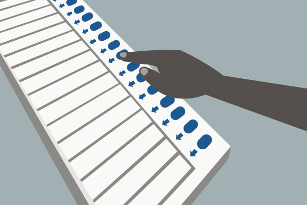ilustrações, clipart, desenhos animados e ícones de voto da carcaça da mão na máquina de votação eletrônica. - urna eletrônica