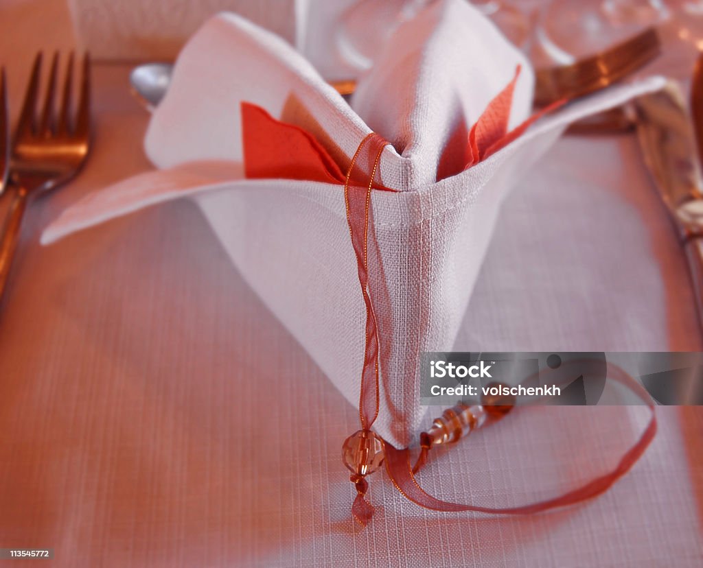 Tables dressées avec ambiance - Photo de Aliment libre de droits