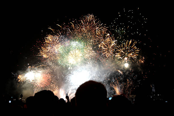 канун нового года, с фейерверком - firework display traditional festival bomb explosive стоковые фото и изображения