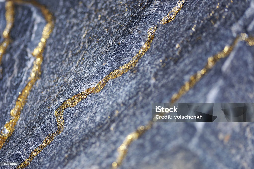 Gold кристаллами Рок - Стоковые фото Золото роялти-фри