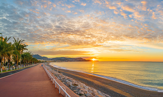 Paisaje con colorido amanecer en Niza photo