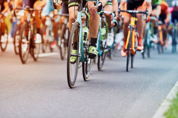 wielerwedstrijd - sportrace stockfoto's en -beelden