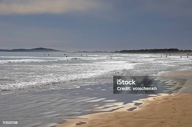 Scena Sulla Spiaggia - Fotografie stock e altre immagini di Acqua - Acqua, Ambientazione tranquilla, Aurora