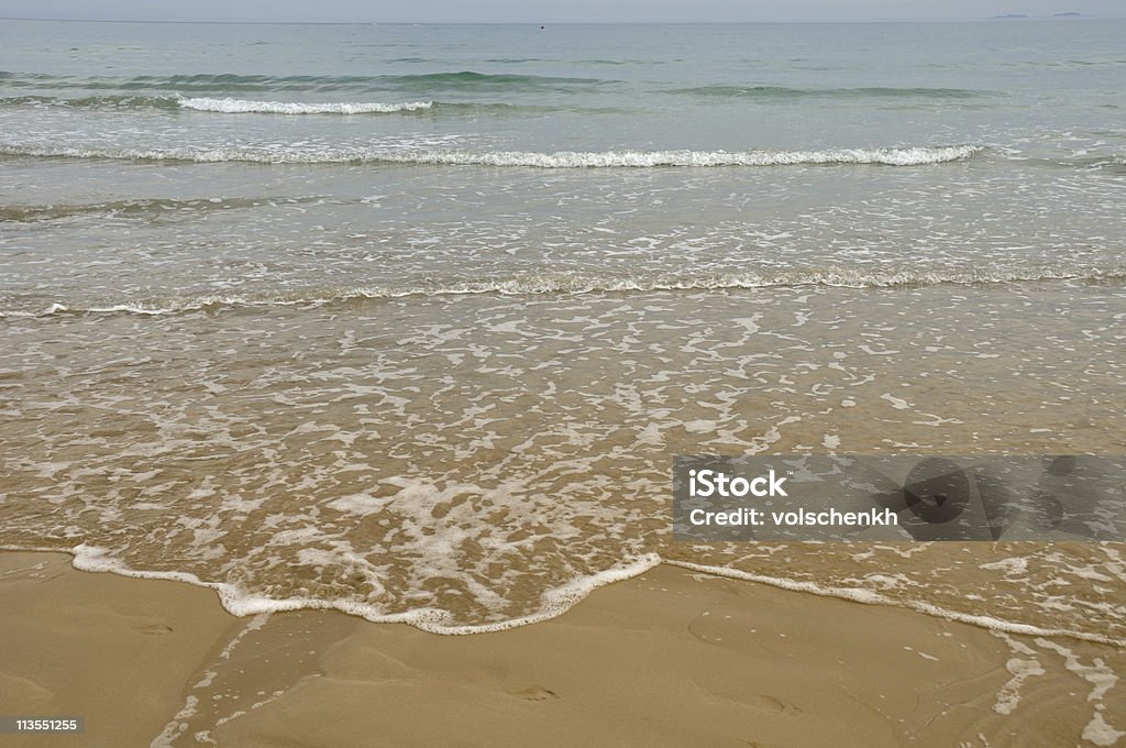 Strand mit sand und Wellen - Lizenzfrei Abgeschiedenheit Stock-Foto