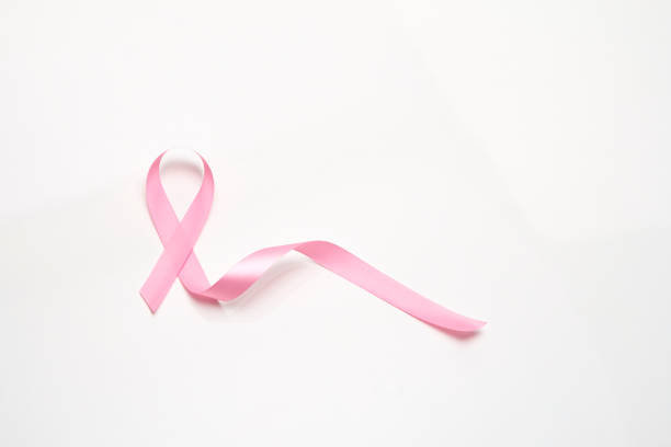 розовая лента рака молочной железы на белом - breast cancer pink ribbon alertness стоковые фото и изображения
