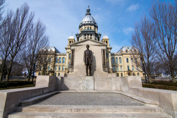 Illinois state capitol building, Springfield, Illinois. Abraham Lincoln statue standing proud in front of the state capitol building in Springfield, Illinois. united states capitol rotunda photos stock pictures, royalty-free photos & images