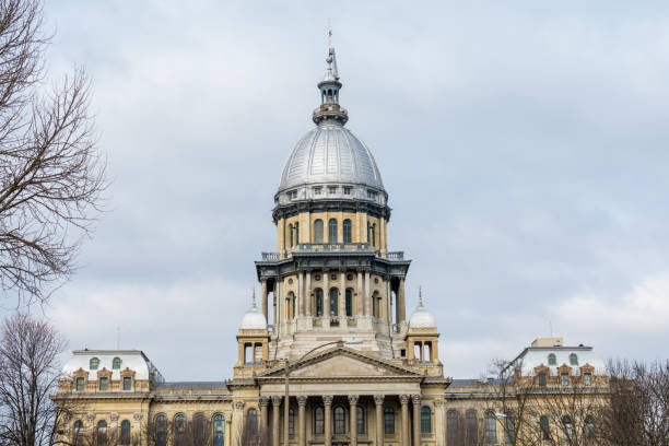Morning light on the state capitol building in Springfield, Illinois. Morning light on the state capitol building in Springfield, Illinois. springfield illinois skyline stock pictures, royalty-free photos & images
