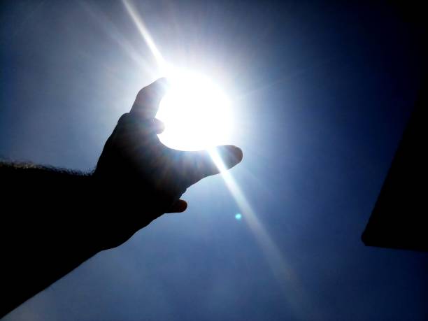 istock SUN and HAND. Cathing the sun. Amazing. 1135575379