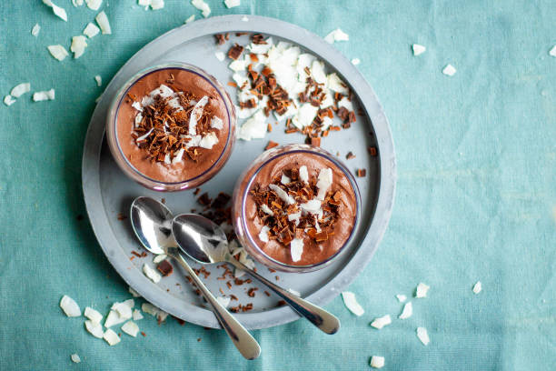 Homemade vegan chocolate mousse with coconut creamand cocoa Fresh homemade vegan chocolate mousse with coconut cream and cocoa with shavings of chocolate and coconut mousse dessert stock pictures, royalty-free photos & images